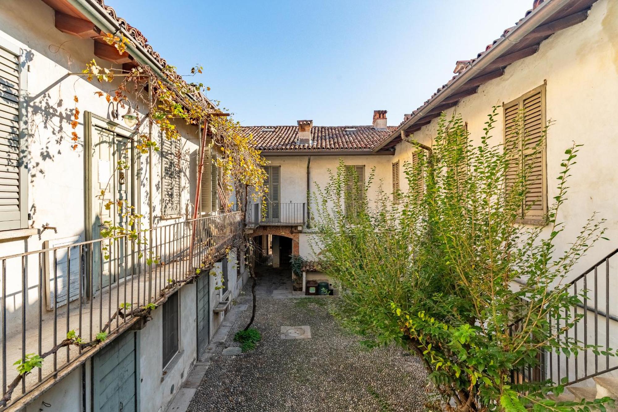 Alzaia Naviglio Grande Appartamento