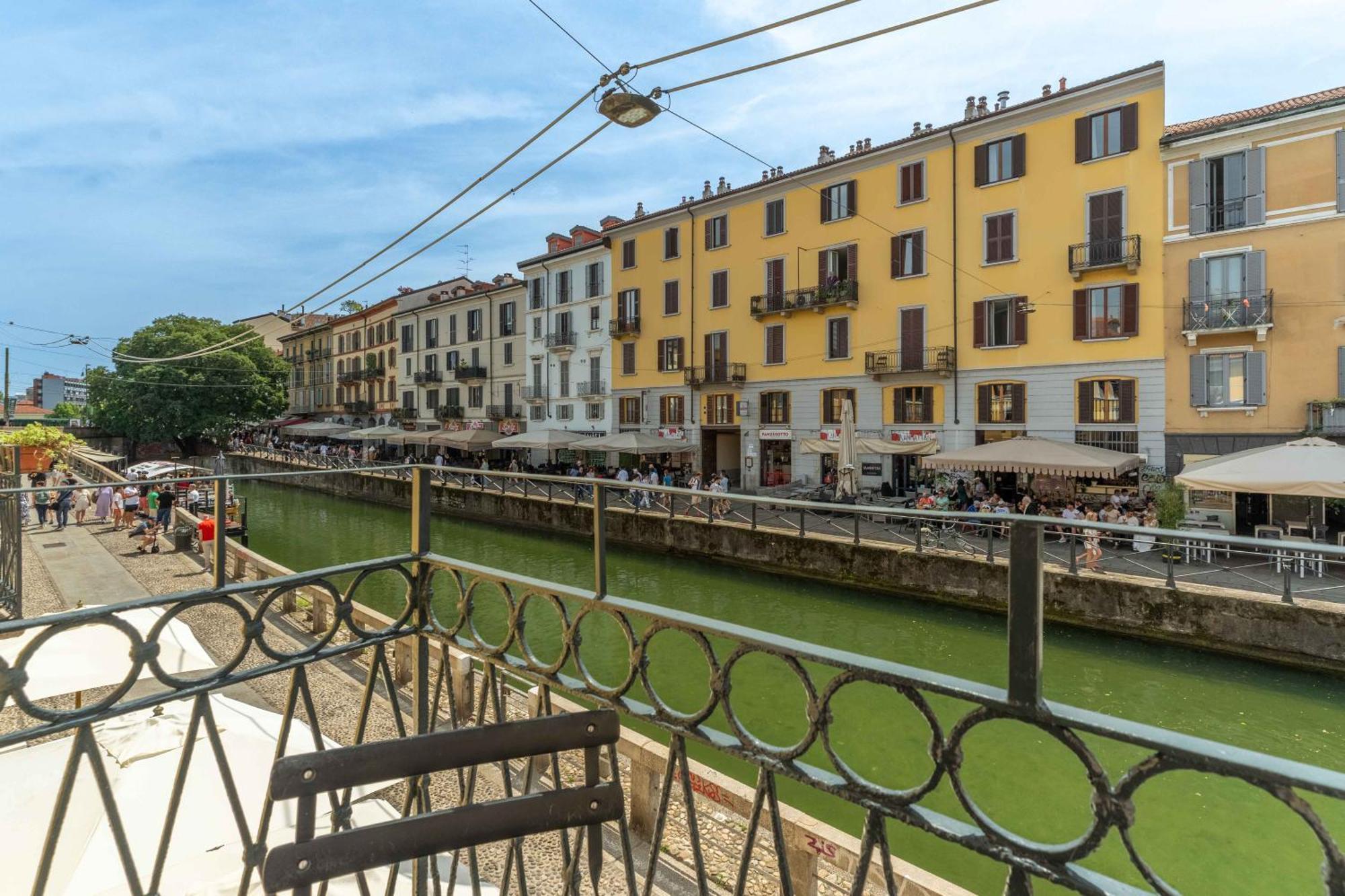 Alzaia Naviglio Grande * Milano