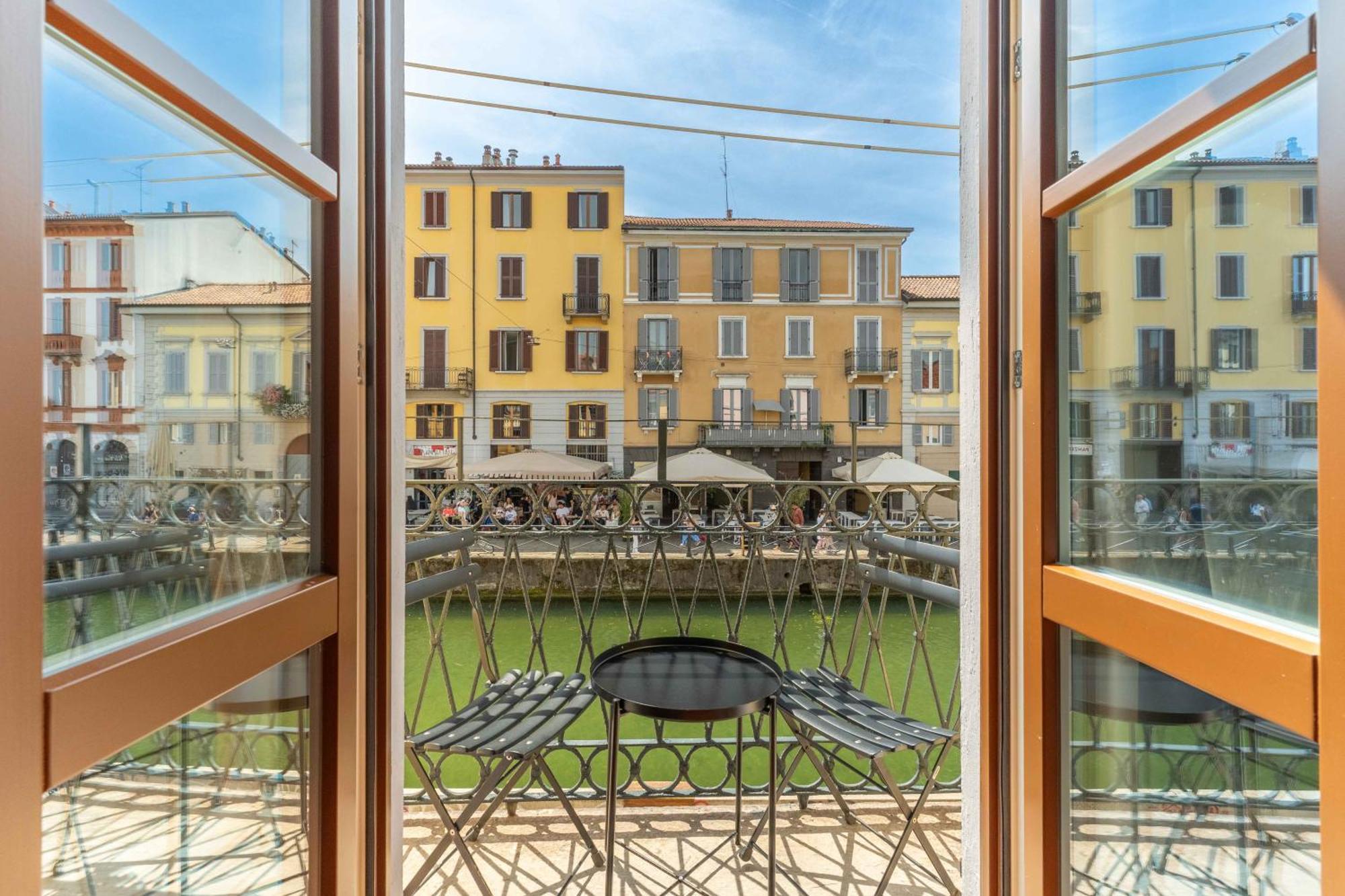 Alzaia Naviglio Grande Milano