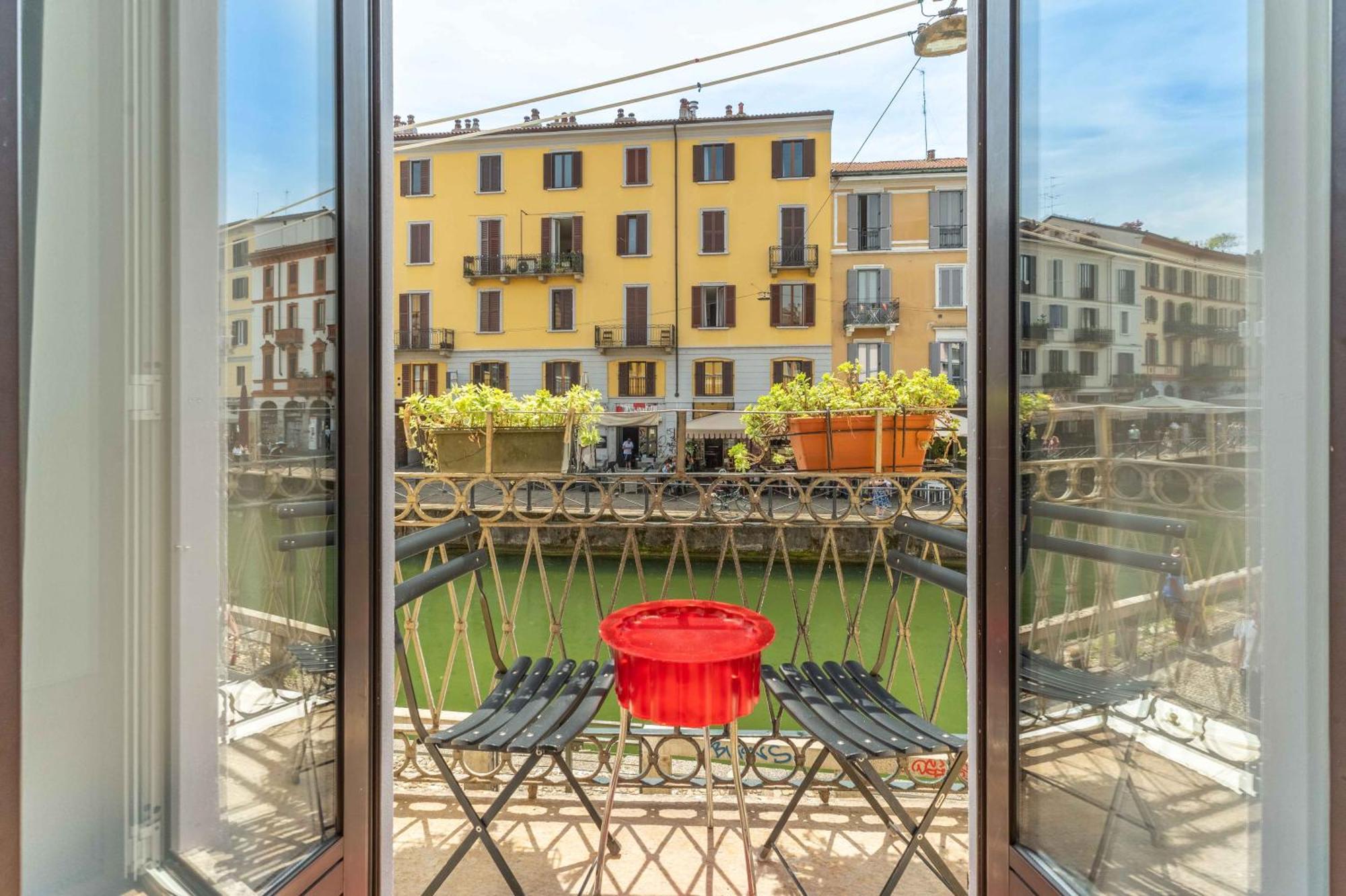 Alzaia Naviglio Grande * Milano